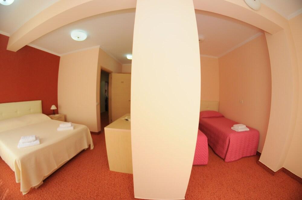 Signature Idea Hotel 3*